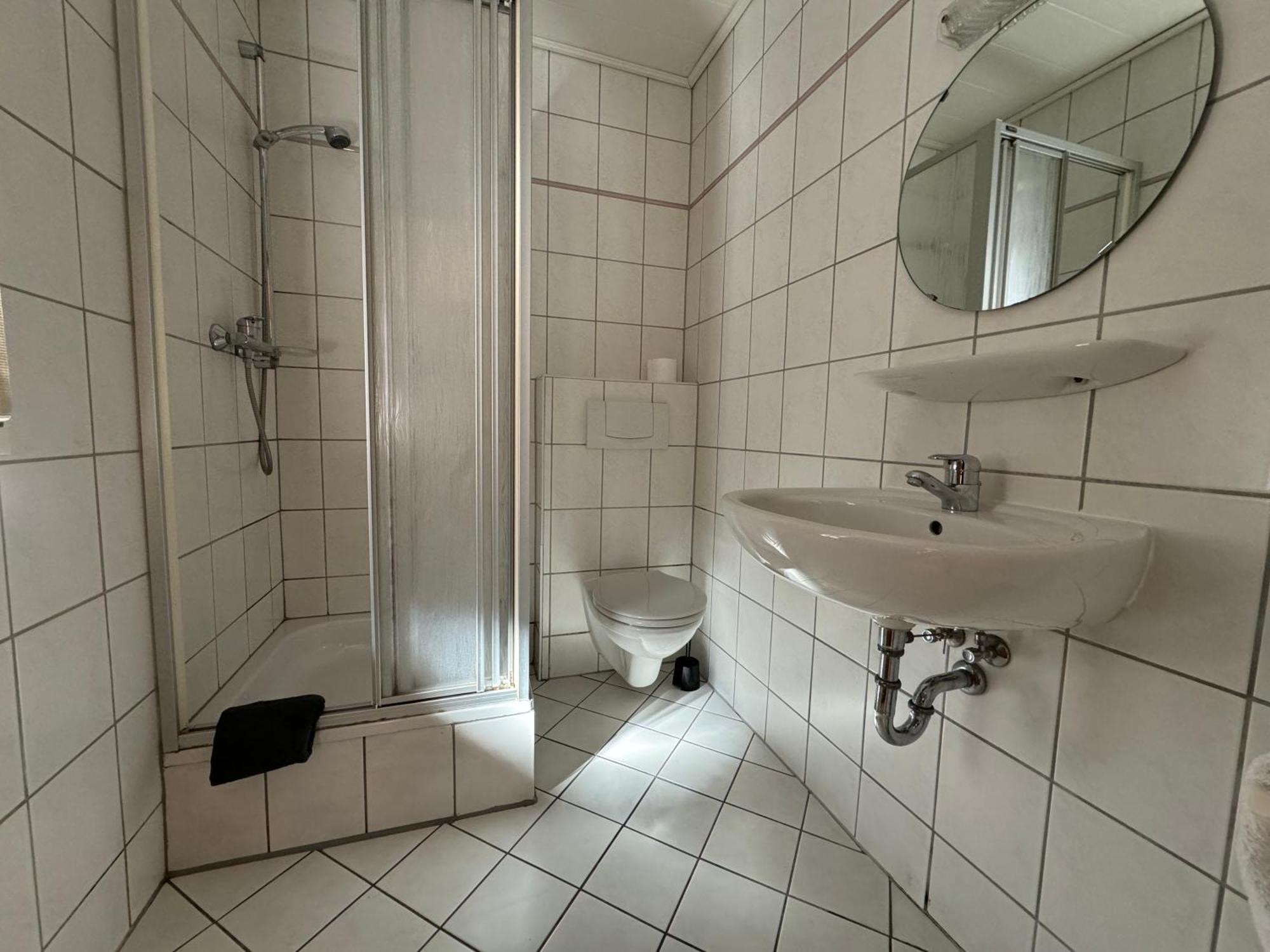 Zur Goldenen Krone Pension Stadtallendorf Luaran gambar