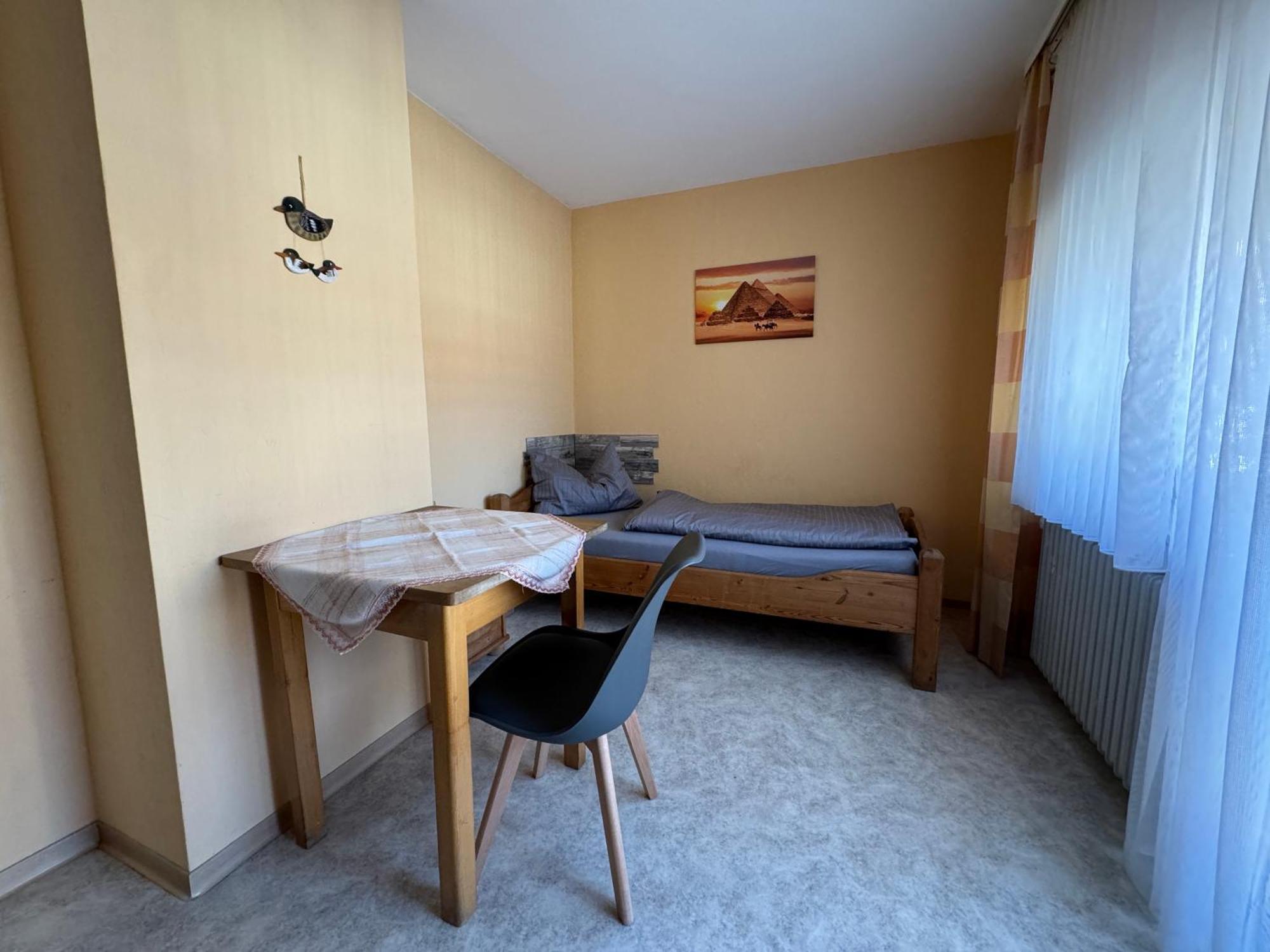 Zur Goldenen Krone Pension Stadtallendorf Luaran gambar
