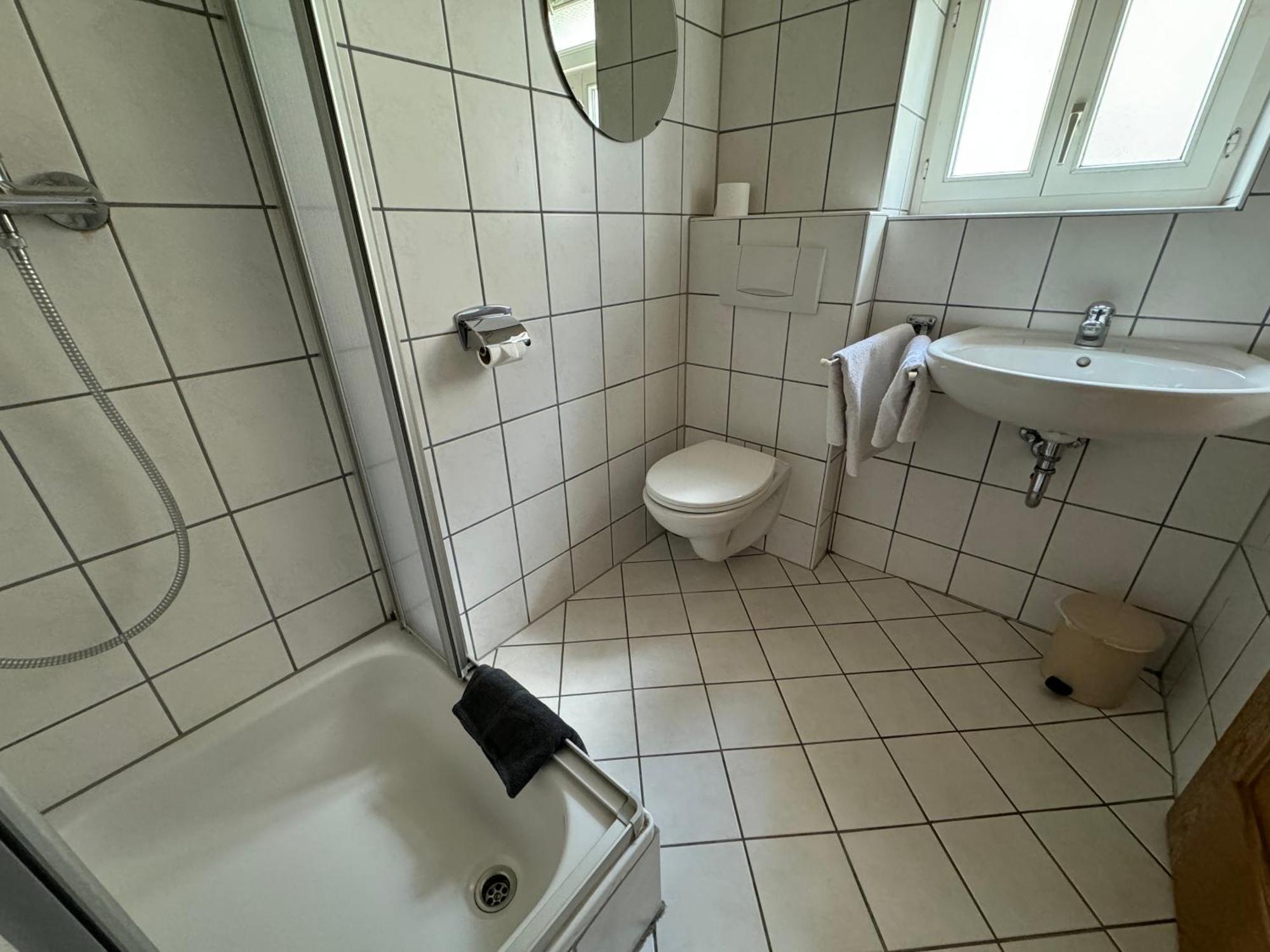 Zur Goldenen Krone Pension Stadtallendorf Luaran gambar