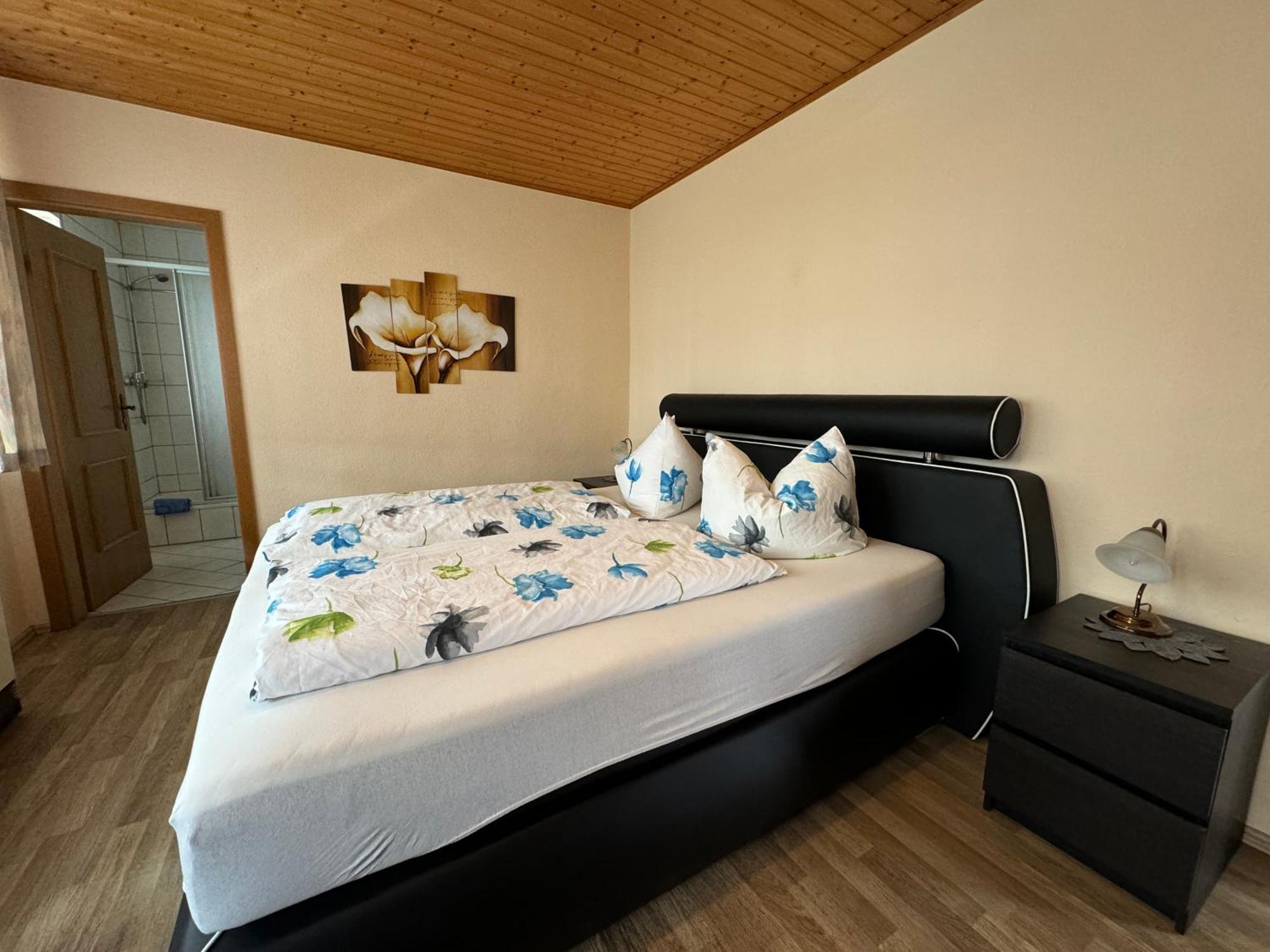 Zur Goldenen Krone Pension Stadtallendorf Luaran gambar
