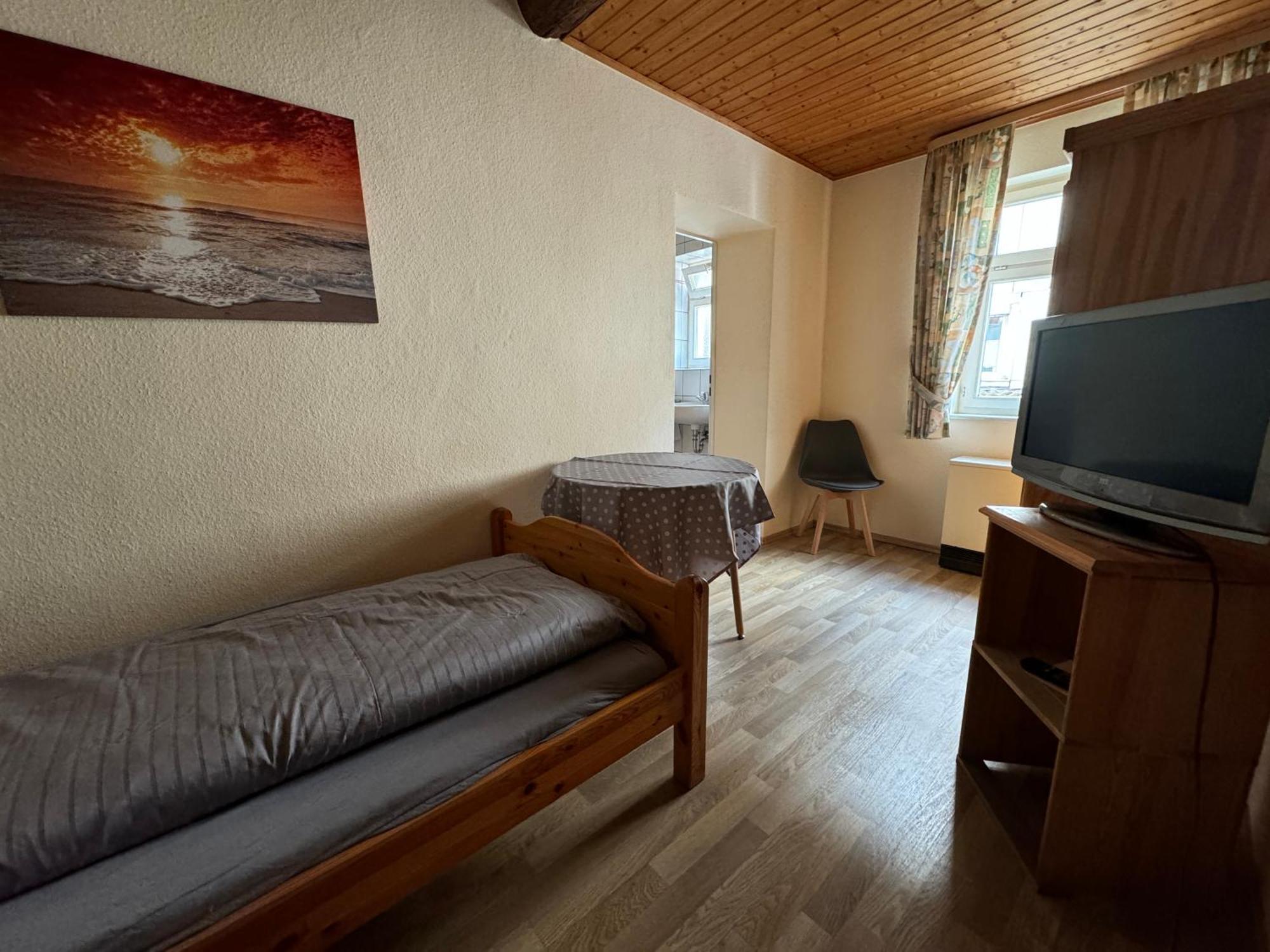 Zur Goldenen Krone Pension Stadtallendorf Luaran gambar