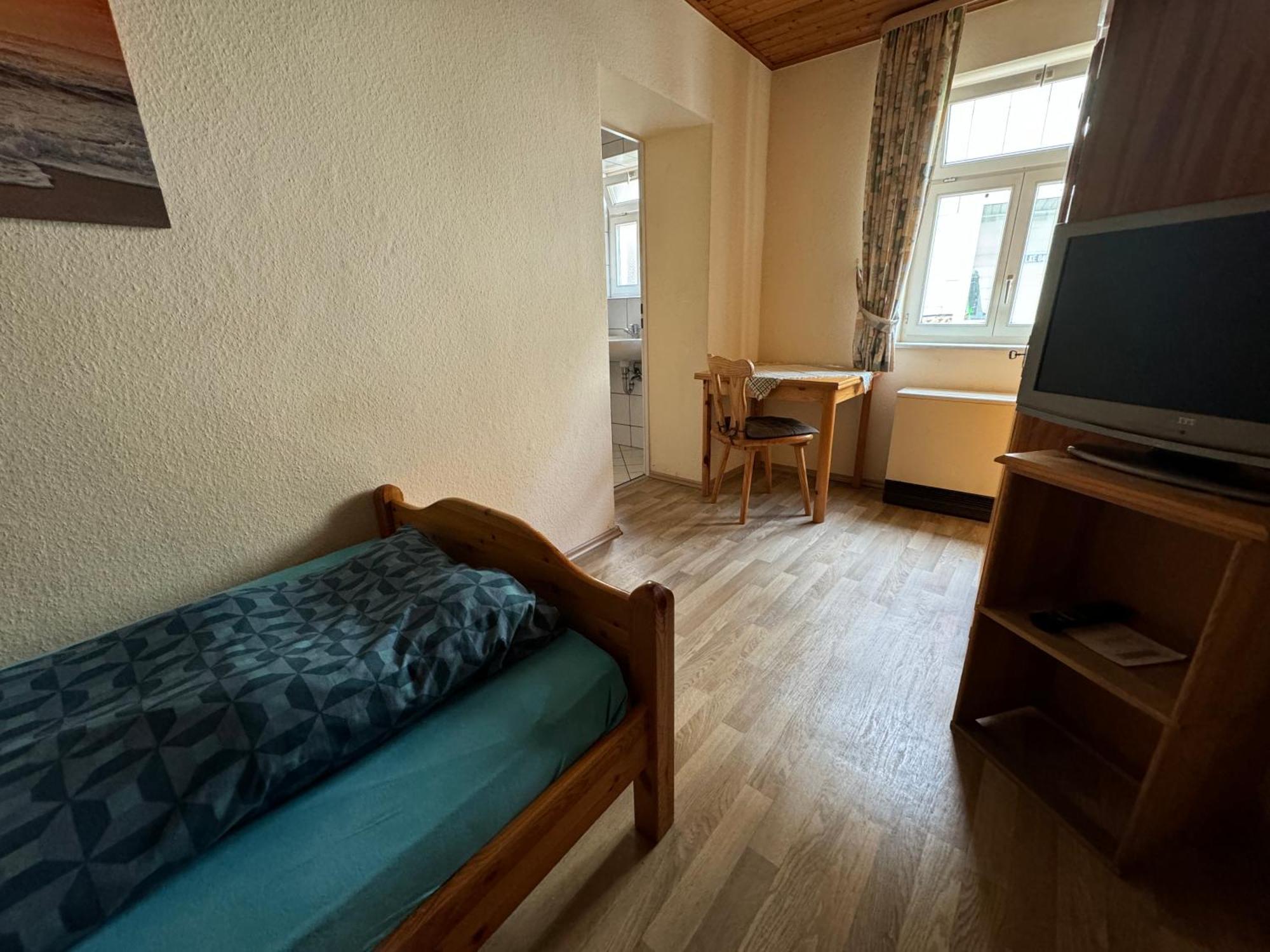 Zur Goldenen Krone Pension Stadtallendorf Luaran gambar